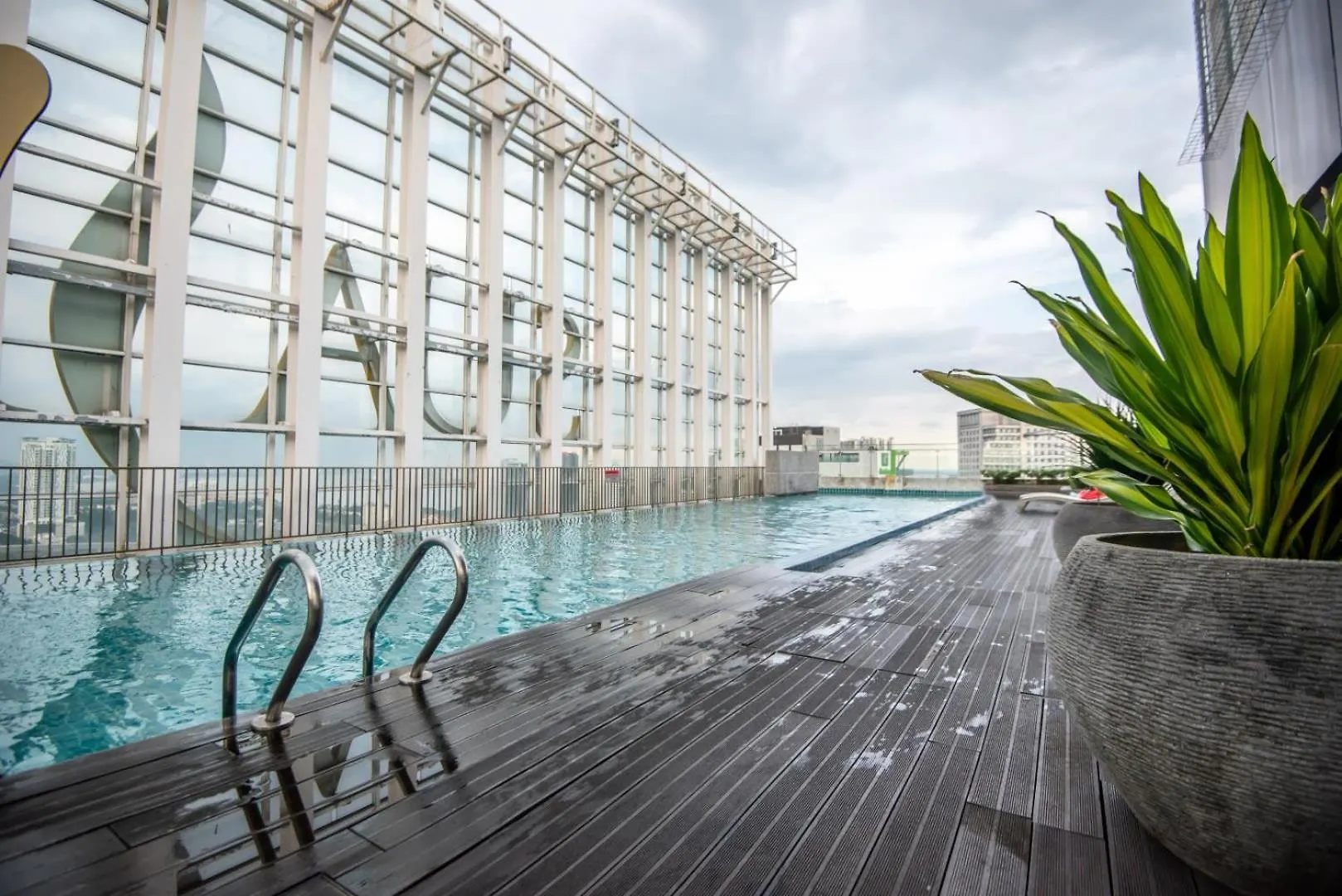 Daire High Floor Suasana Suites 5 In Jb City With Wifi Johor Bahru